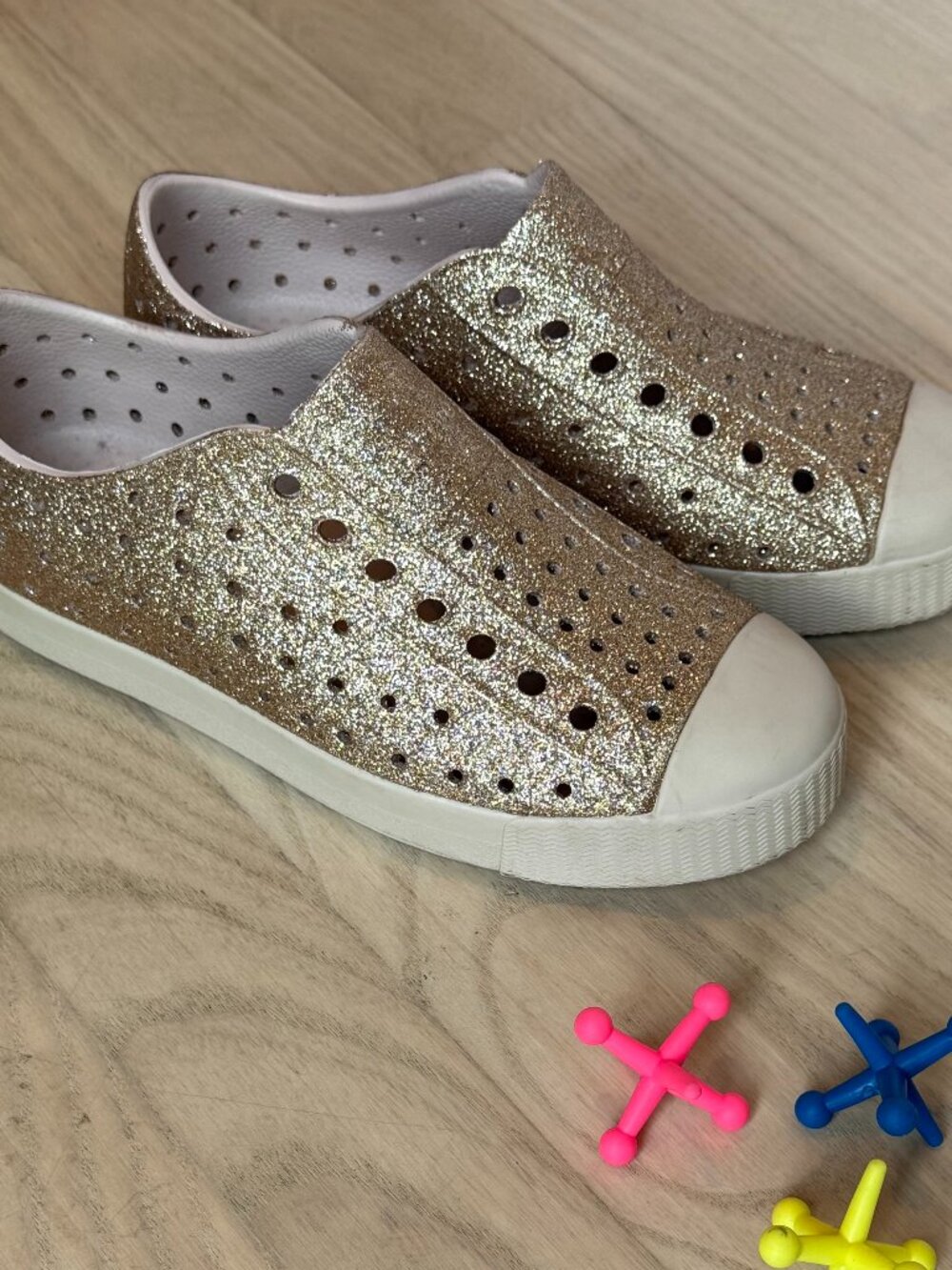 Native Kids Shoes Bio-Bling  Gold Glitter J1 (Size 1)